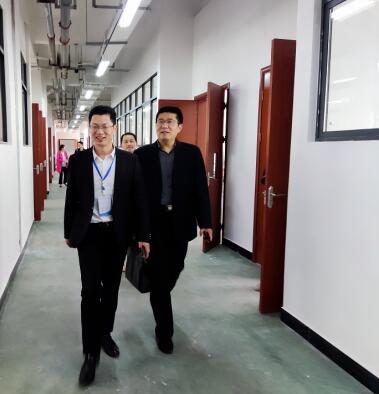吉安理工技工學校接待江西中醫藥大學繼續教育學院副院長萬崇毅一行