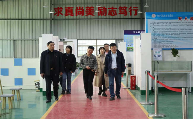 江西省人社廳技工院校管理處處長劉雪峰一行蒞臨我校調研