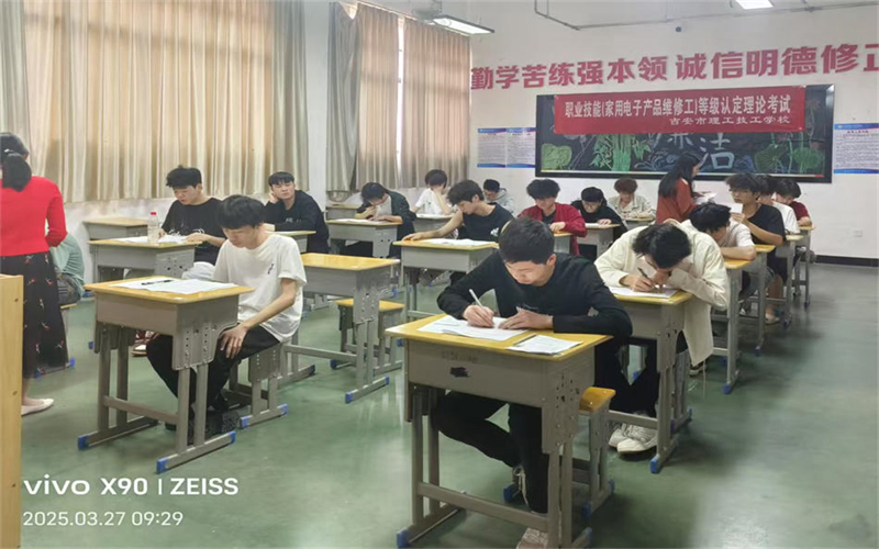 我校順利開展22級電子技術應用專業職業技能